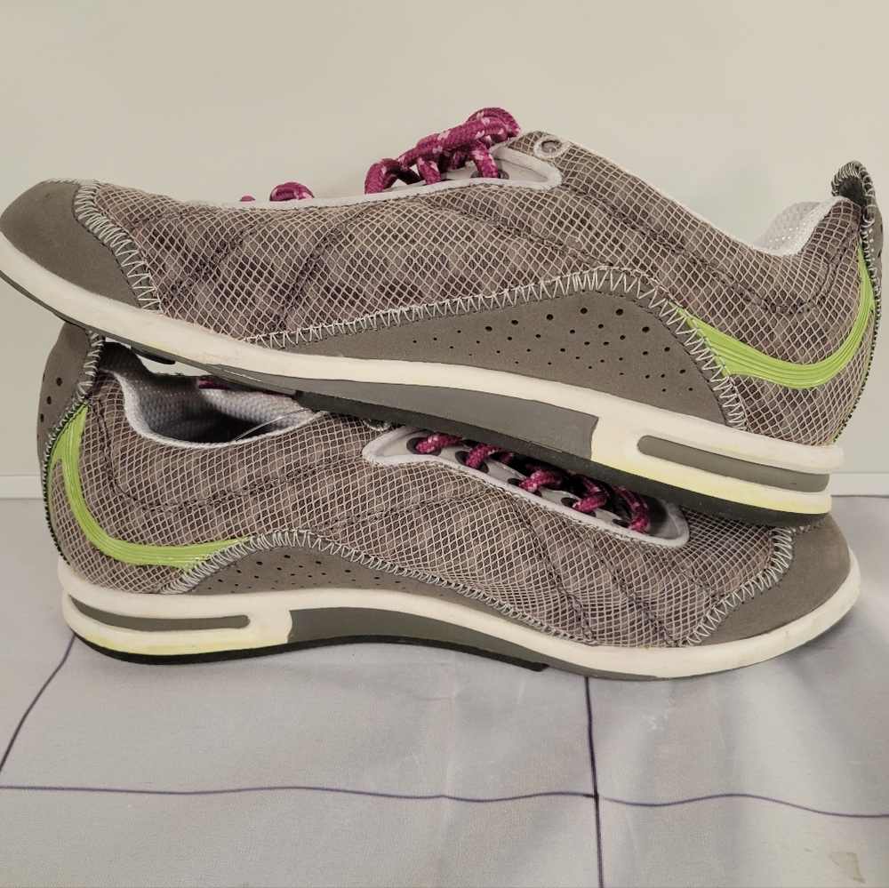 Bum Womens Size 8 Gray and Purple Casual Sneakers